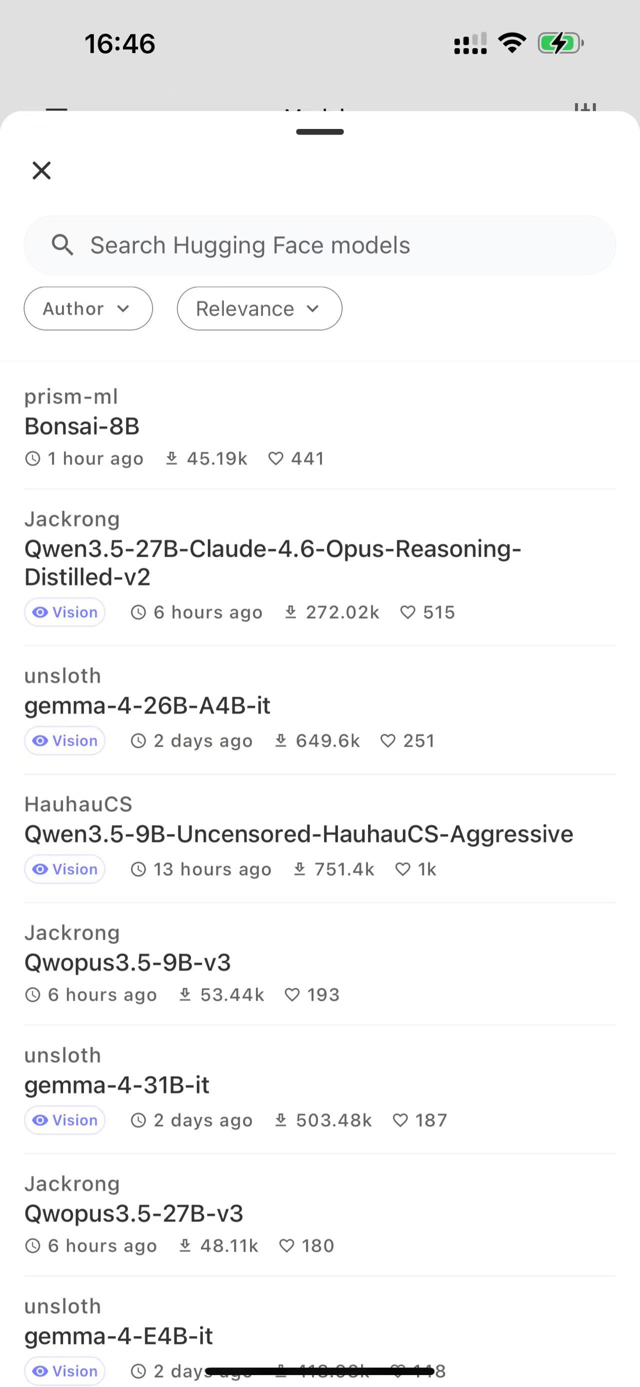 点"+"从 Hugging Face 搜索 gemma-4,可见 E2B、E4B、26B 等多个版本